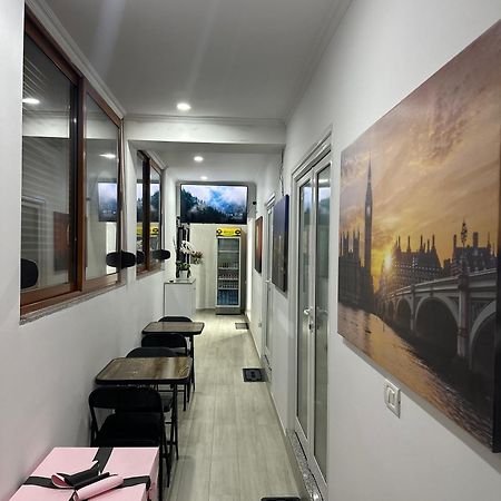 Aral Hostel Берат Екстер'єр фото